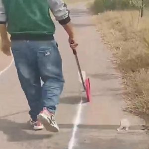 Industrial Grade White Line Drawing Hand Tool for Road Football Field Construction for DIY Municipal Garden Marking